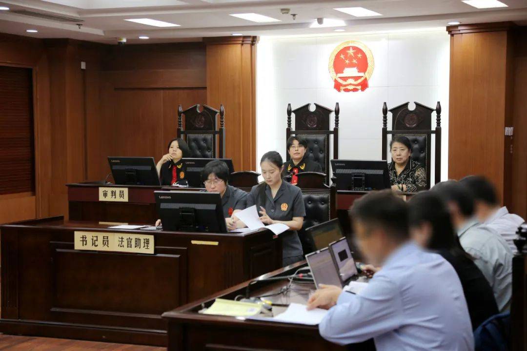 西城法院公开审理一起涉操纵证券市场行政处罚案件