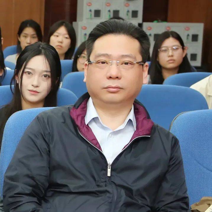 西城法院公开审理一起涉操纵证券市场行政处罚案件